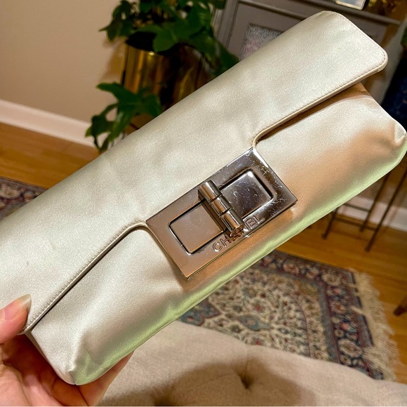 Chanel Giant Silk 2.55 Reissue Turn Lock Flap Clutch - Picture 2 of 14